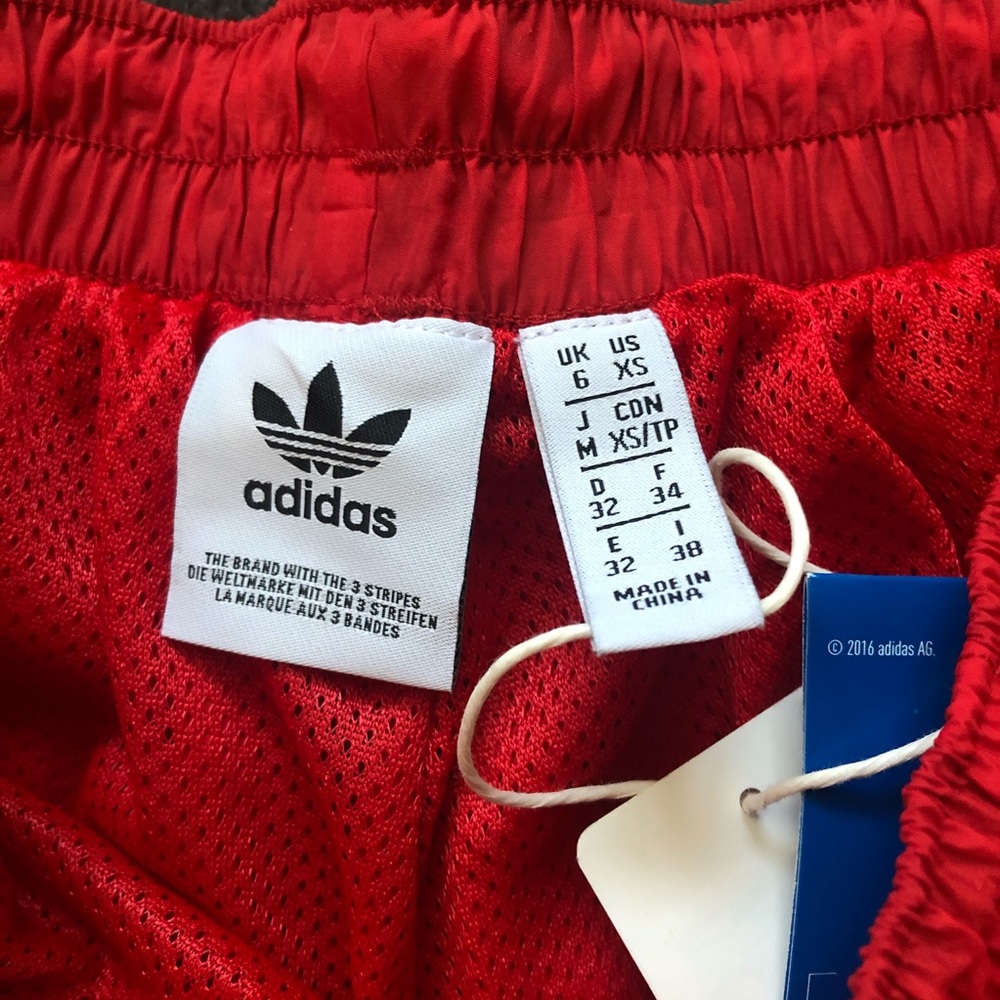 NWT Women’s Adidas Shorts (size xs), RARE - Picture 3 of 7
